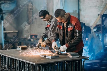 Производственный цех фото мастеров по обработке металлических изделий